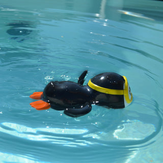 Wind up bath toy penguin by Magni with yellow scuba mask